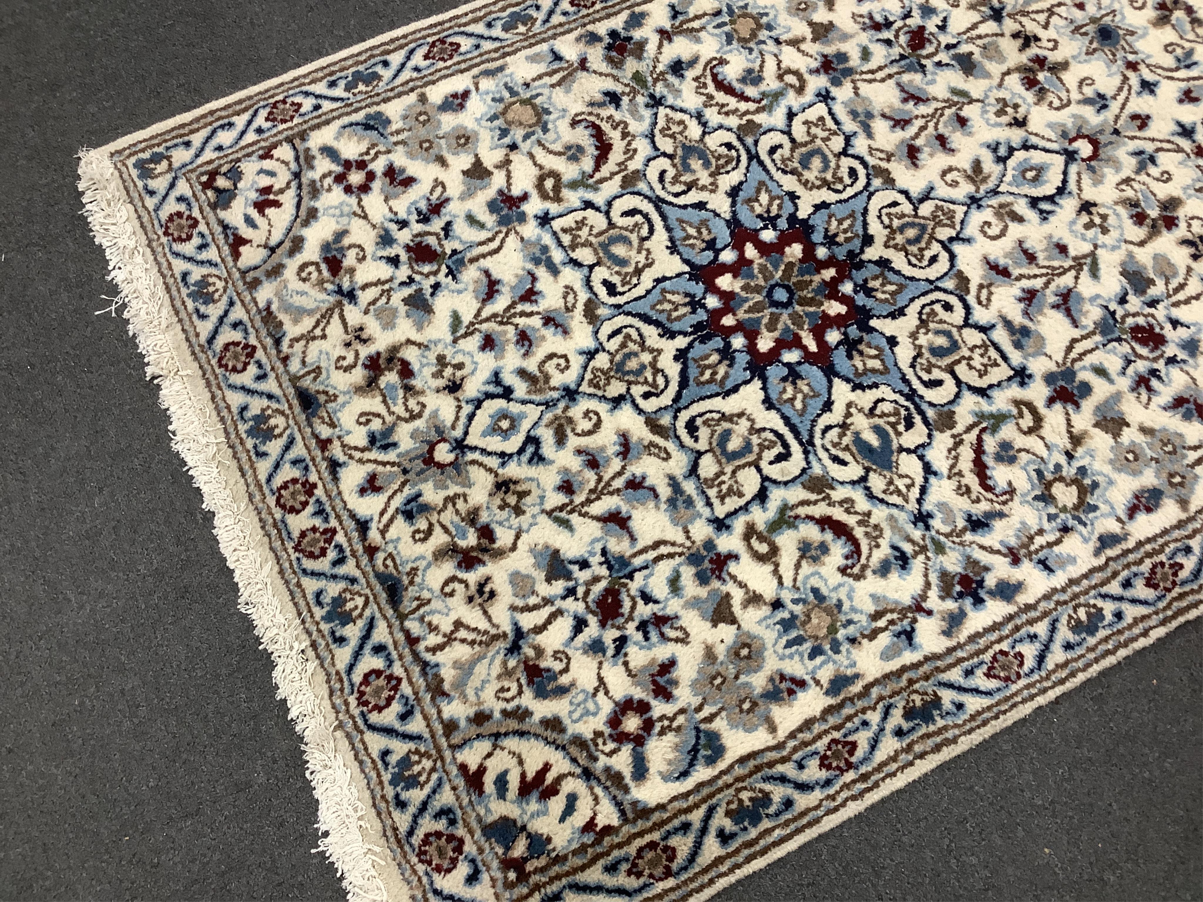 A Nain ivory ground runner, 386 x 86cm